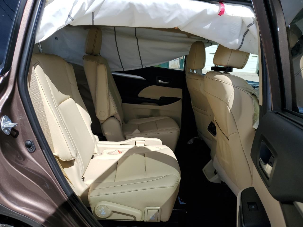 5TDJZRFH6KS939374 2019 Toyota Highlander Se