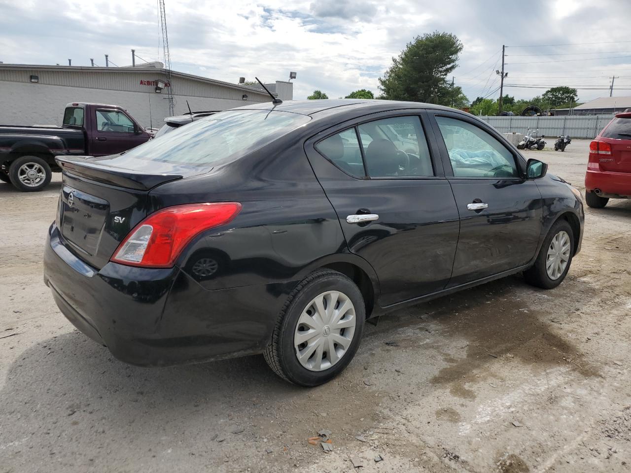 3N1CN7AP1KL805582 2019 Nissan Versa S