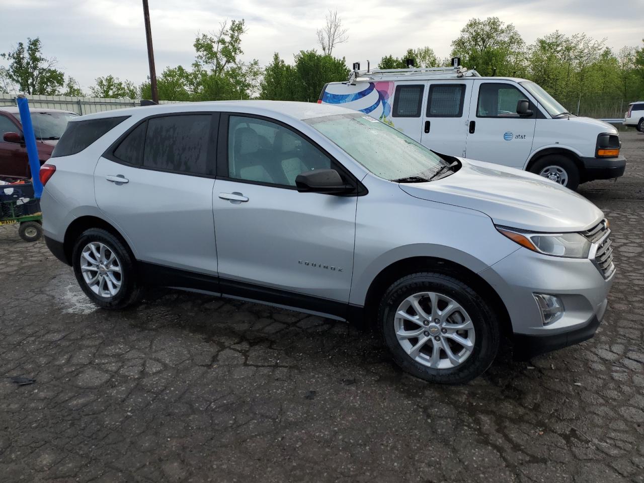 2GNAXREV7J6255723 2018 Chevrolet Equinox Ls