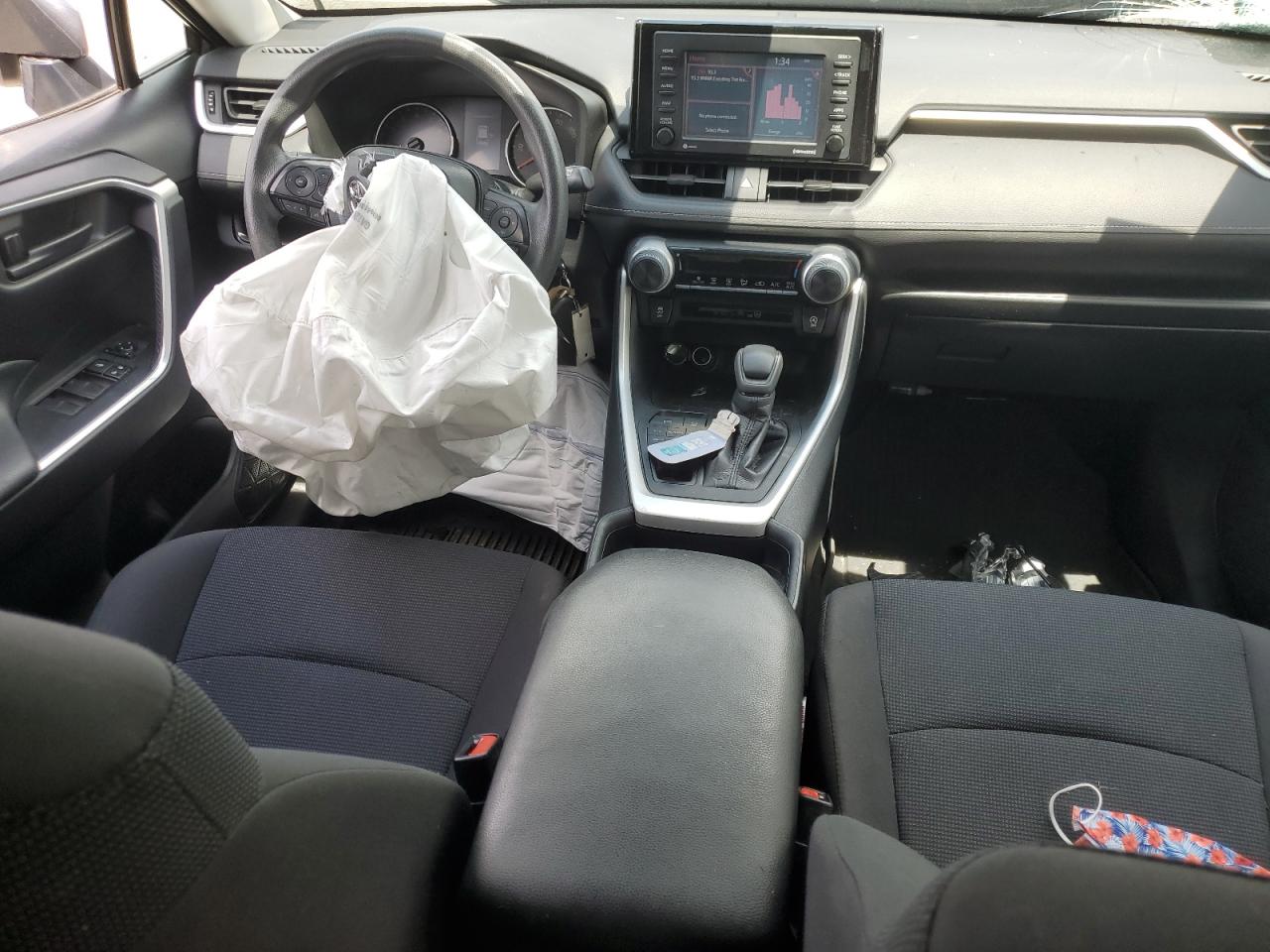 2T3G1RFV5LW130388 2020 Toyota Rav4 Le