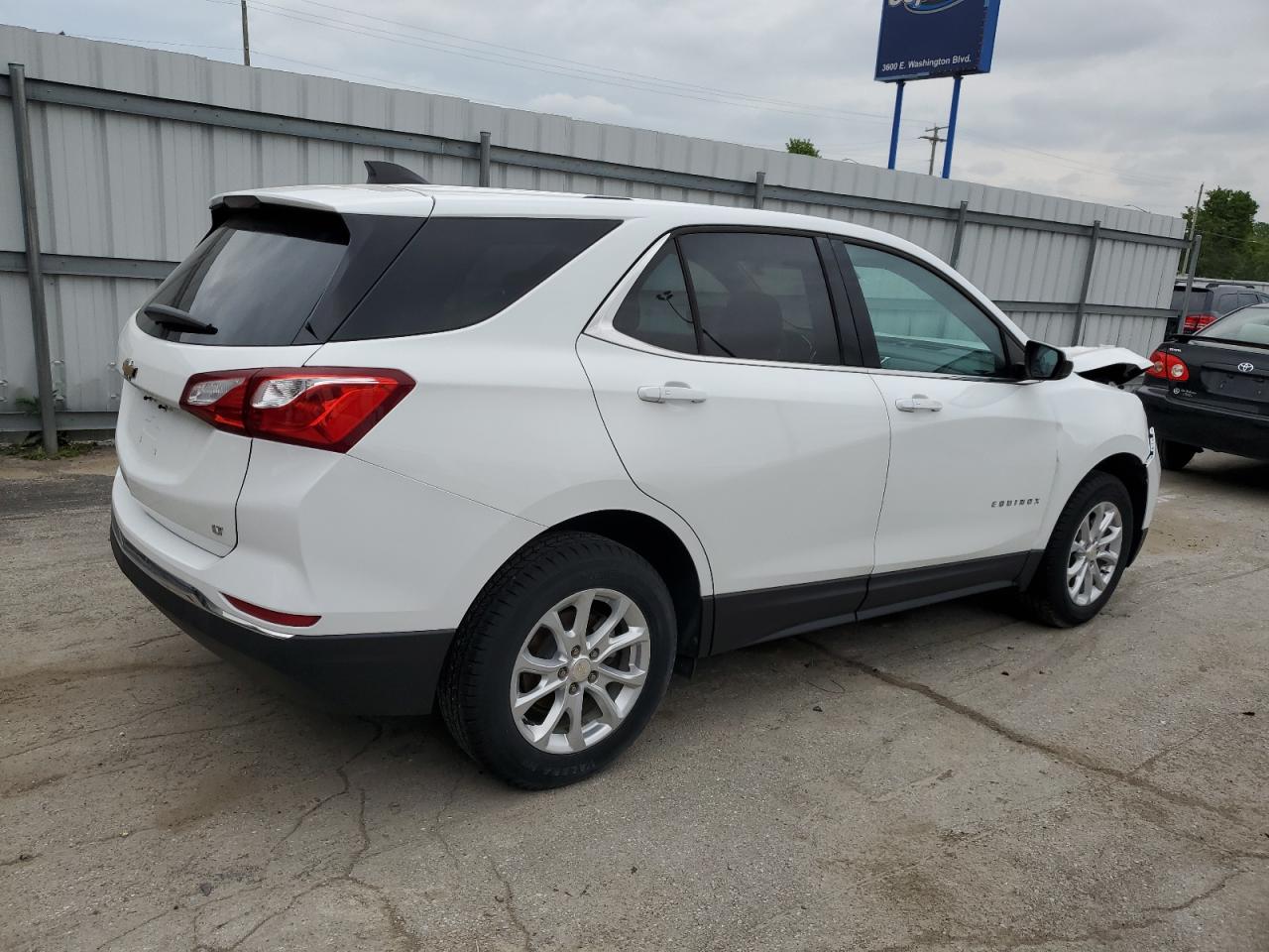 3GNAXJEV9JS545013 2018 Chevrolet Equinox Lt