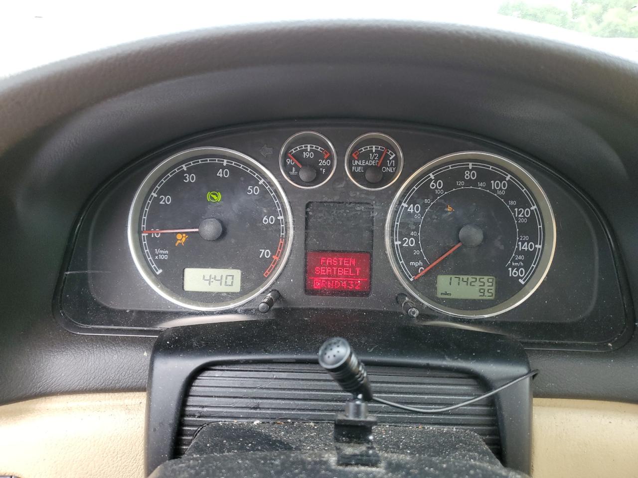 WVWRH63BX2P115215 2002 Volkswagen Passat Glx