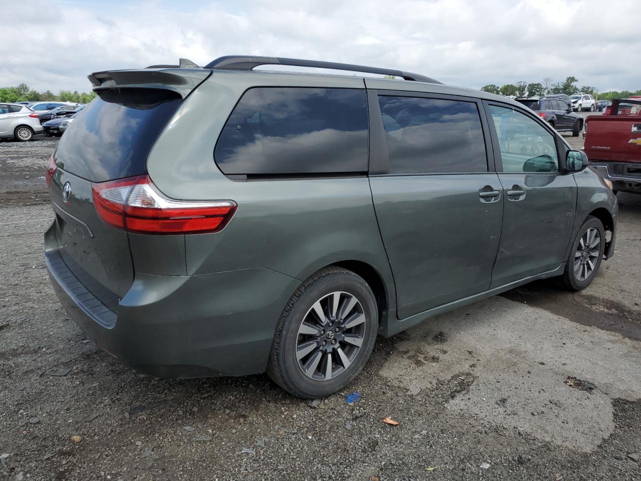 5TDJZ3DC9JS188905 2018 Toyota Sienna Le