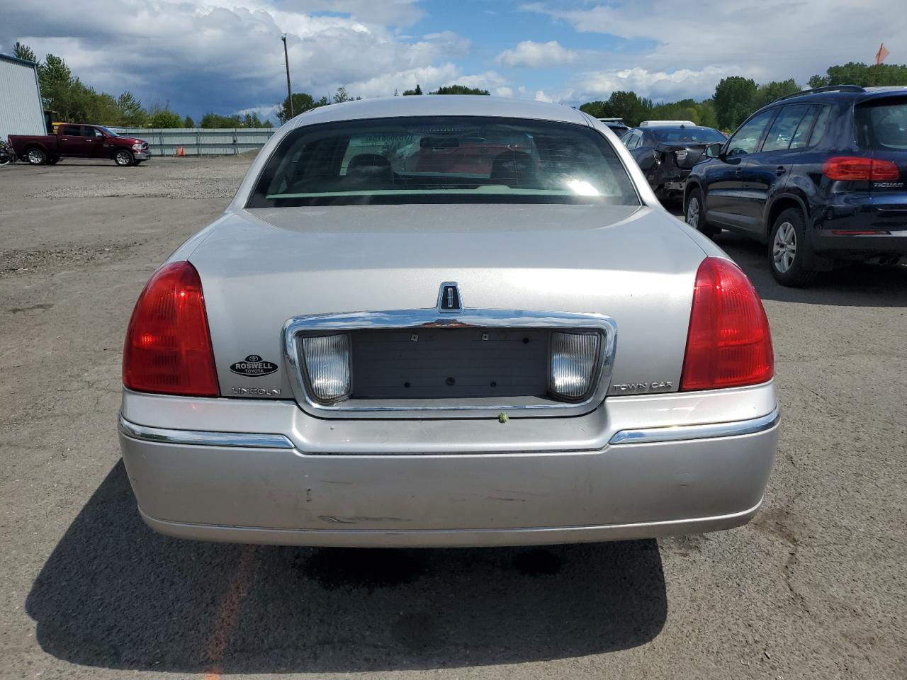 2LNHM82V99X607717 2009 Lincoln Town Car Signature Limited