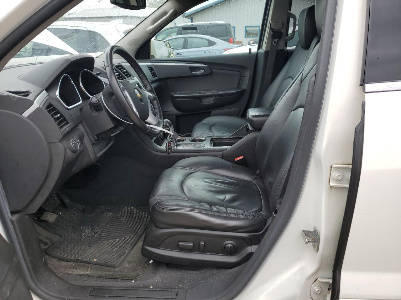 1GNKRJED6BJ144690 2011 Chevrolet Traverse Lt