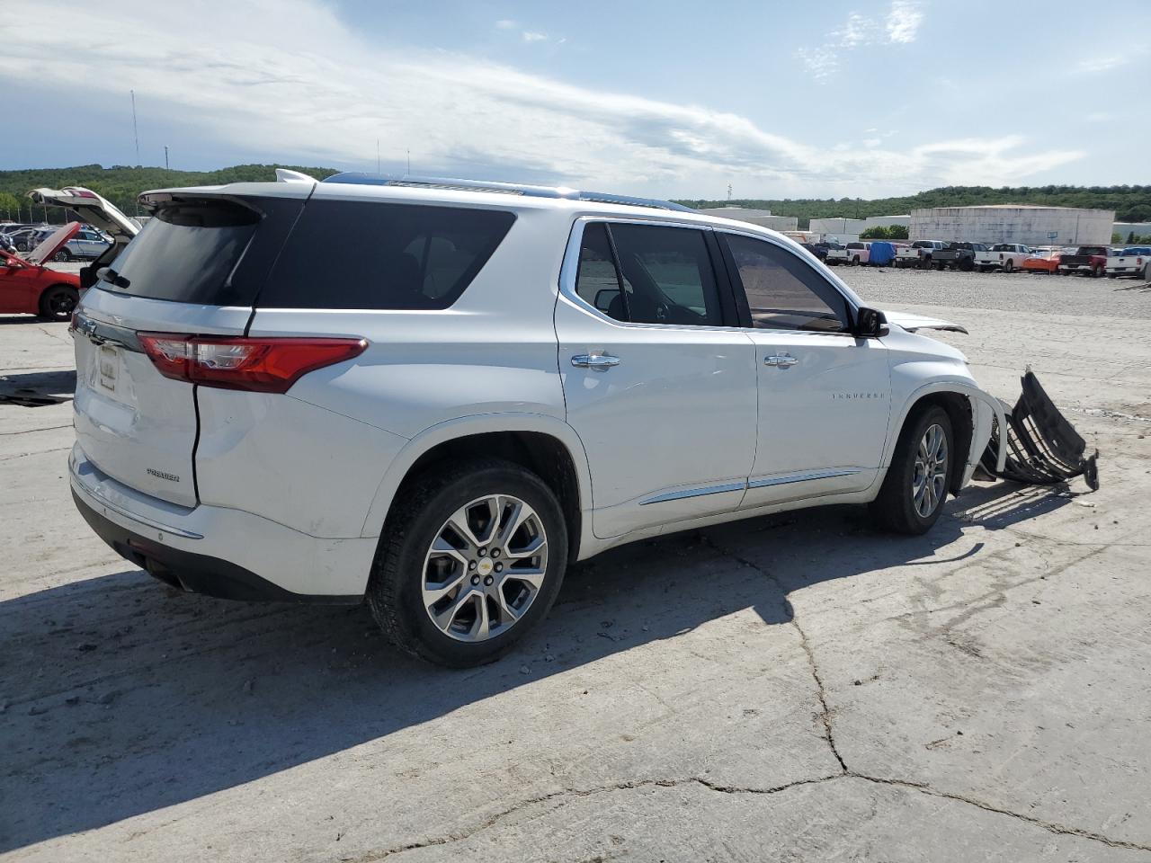 1GNEVKKW3KJ130282 2019 Chevrolet Traverse Premier