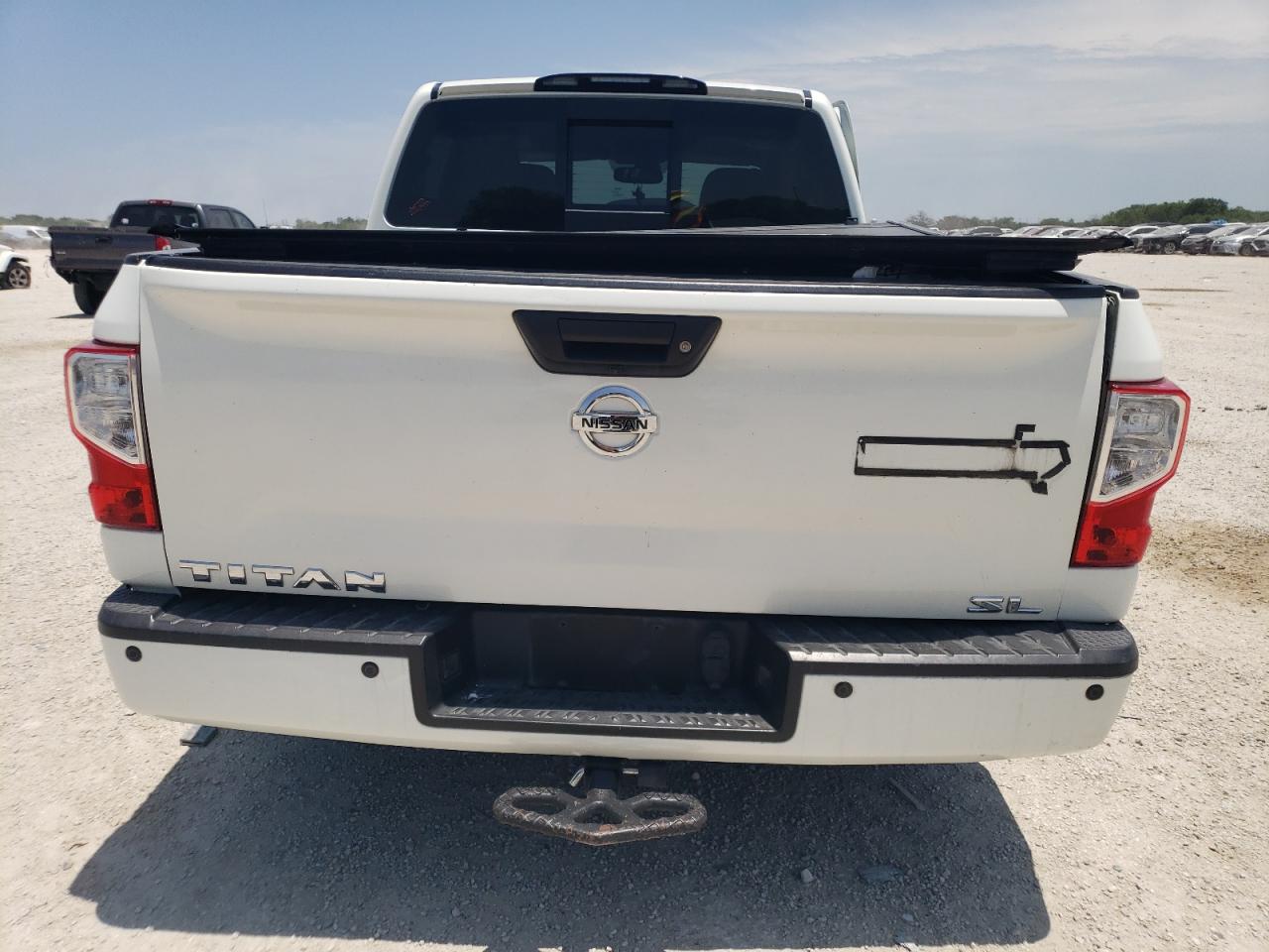 1N6AA1E60HN571701 2017 Nissan Titan Sv