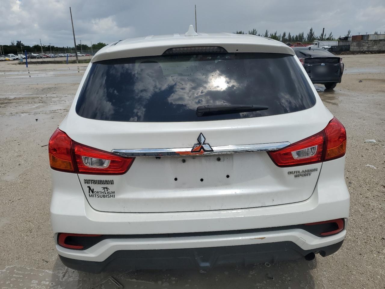 JA4AP3AU3JU014031 2018 Mitsubishi Outlander Sport Es