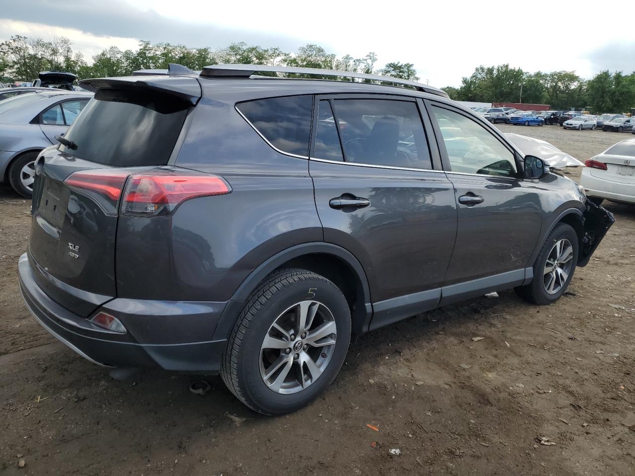 JTMRFREV9HJ107018 2017 Toyota Rav4 Xle