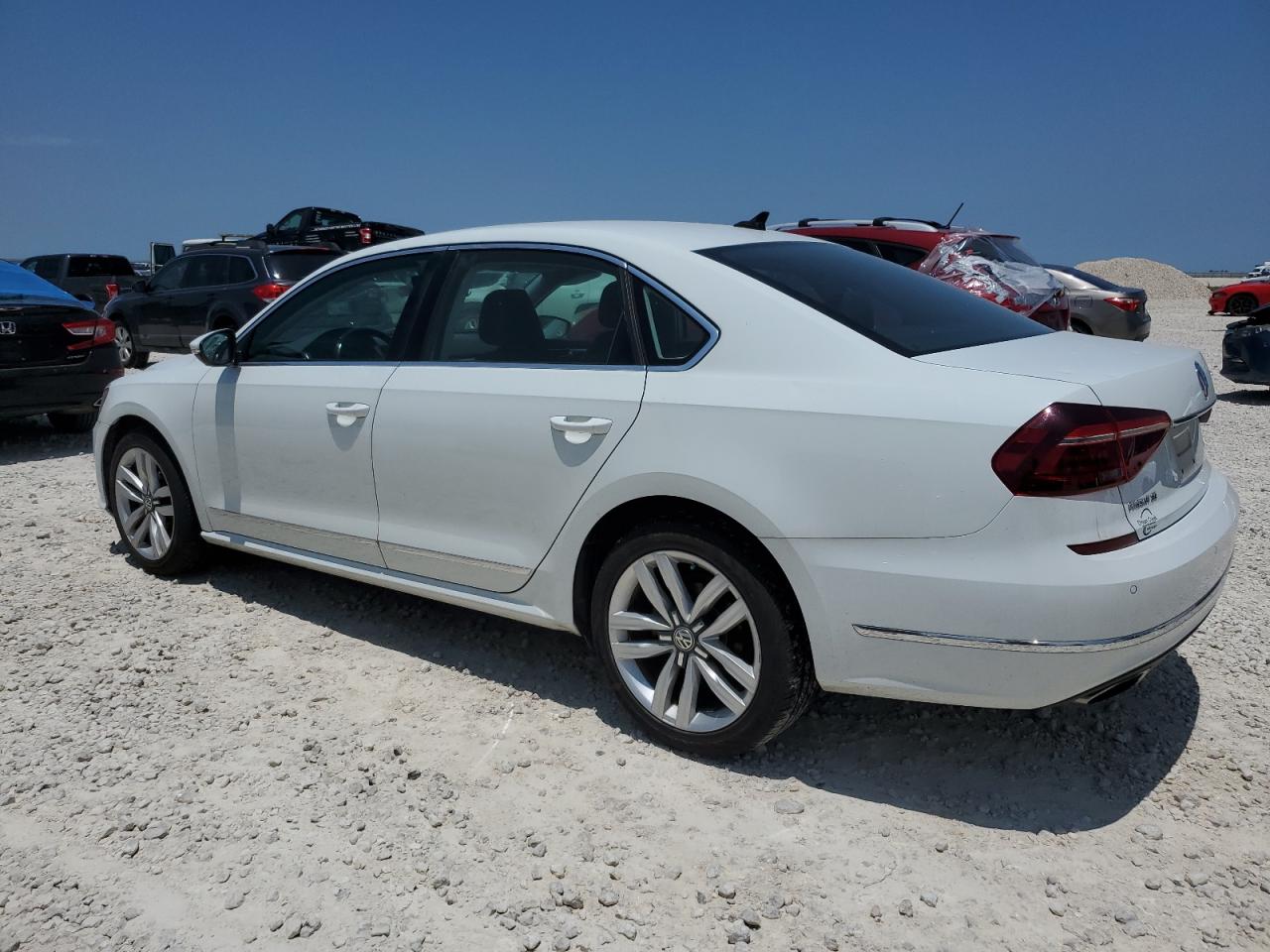 1VWHM7A31HC047957 2017 Volkswagen Passat Se