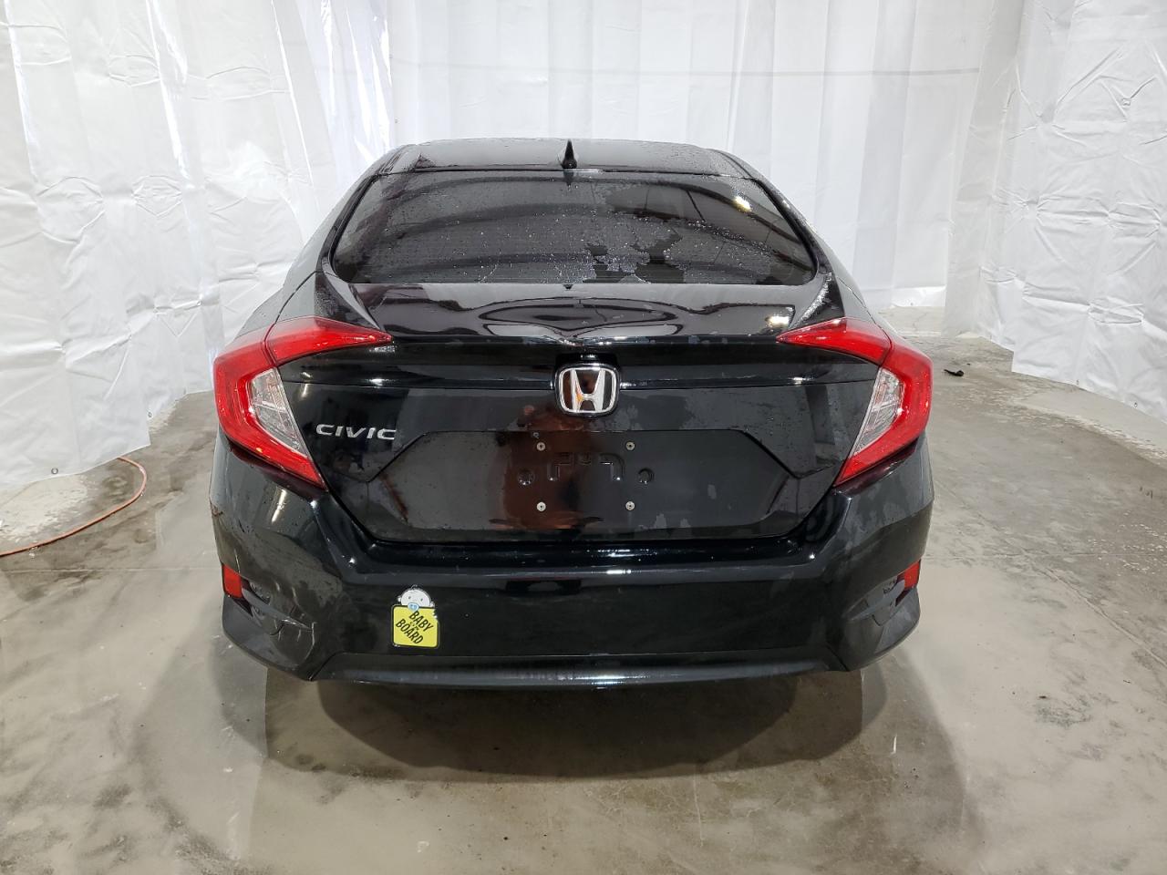 2018 Honda Civic Ex vin: 2HGFC2F73JH557517