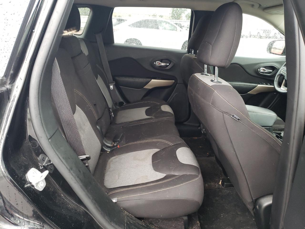 1C4PJLCB1JD536962 2018 Jeep Cherokee Latitude