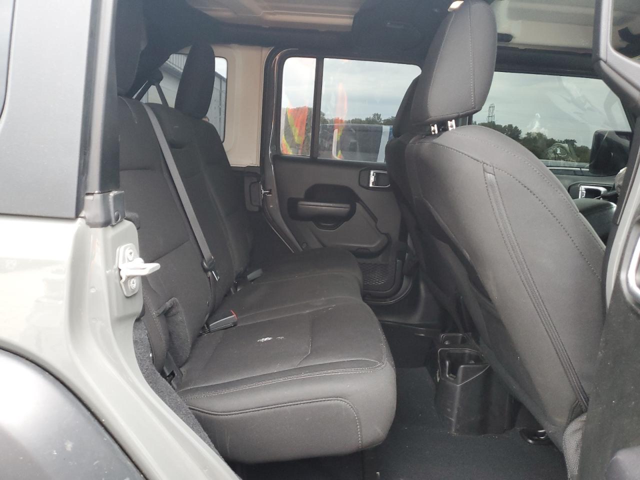 1C4HJXDG9JW280371 2018 Jeep Wrangler Unlimited Sport