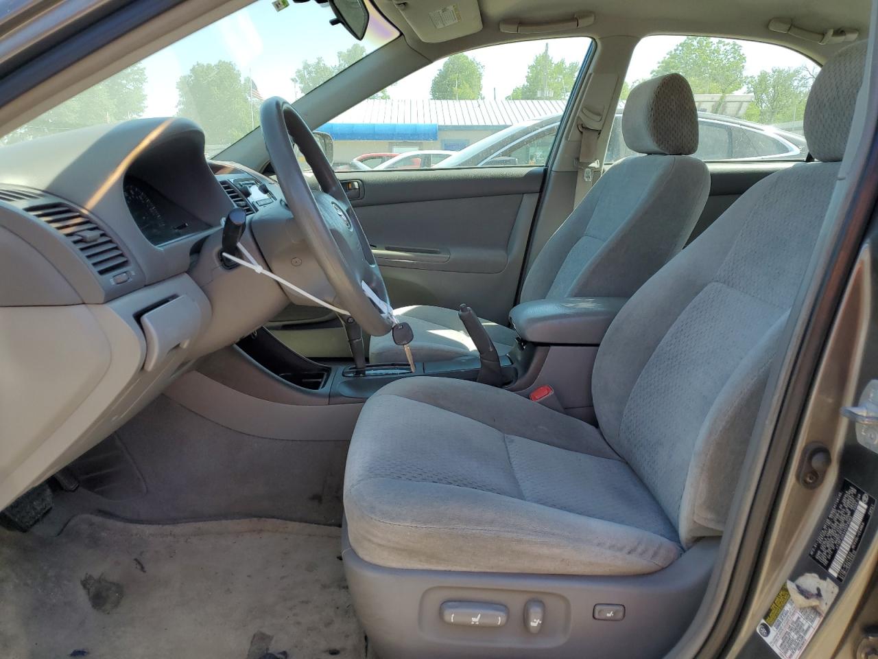 4T1BF32K44U576563 2004 Toyota Camry Le