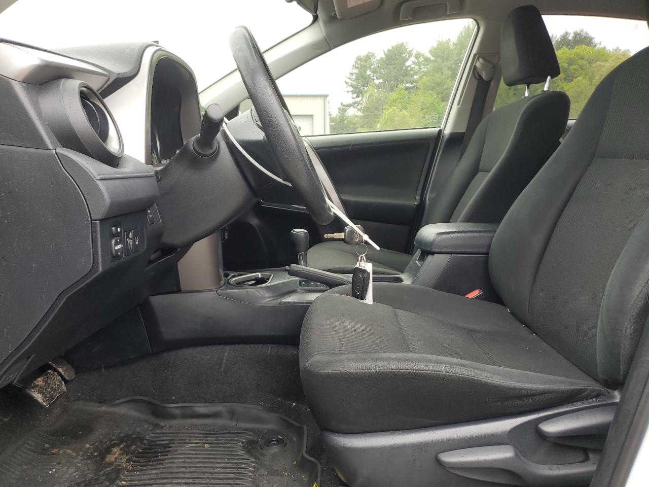 JTMBFREV9HJ133555 2017 Toyota Rav4 Le