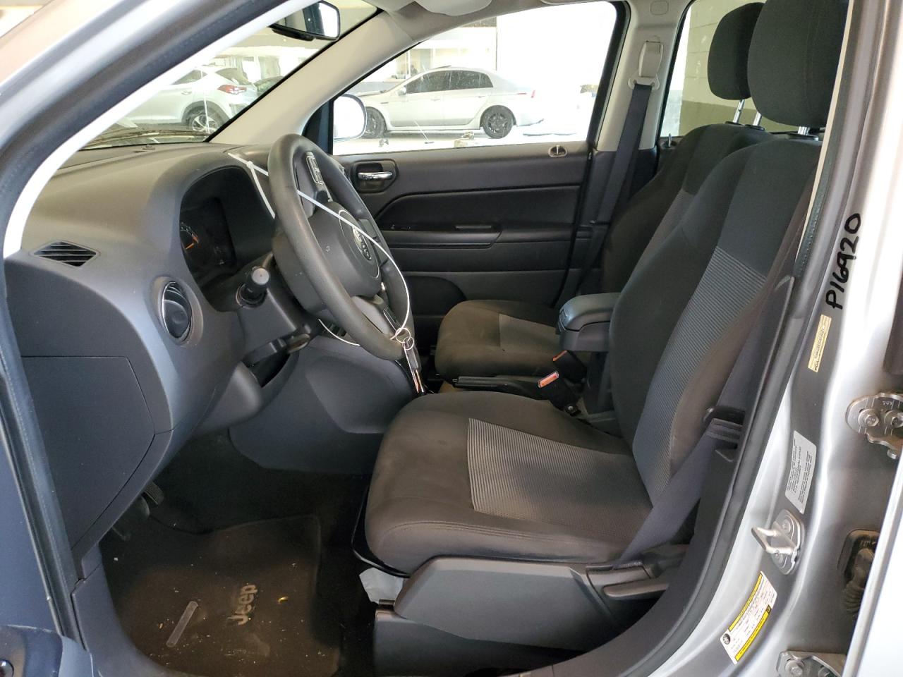 1C4NJDBB9GD770581 2016 Jeep Compass Sport