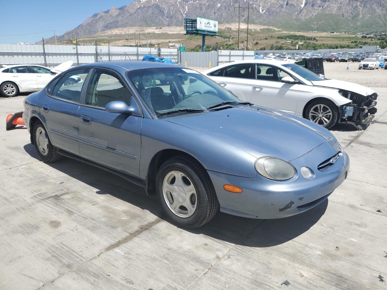 1FAFP53U7XG107667 1999 Ford Taurus Se