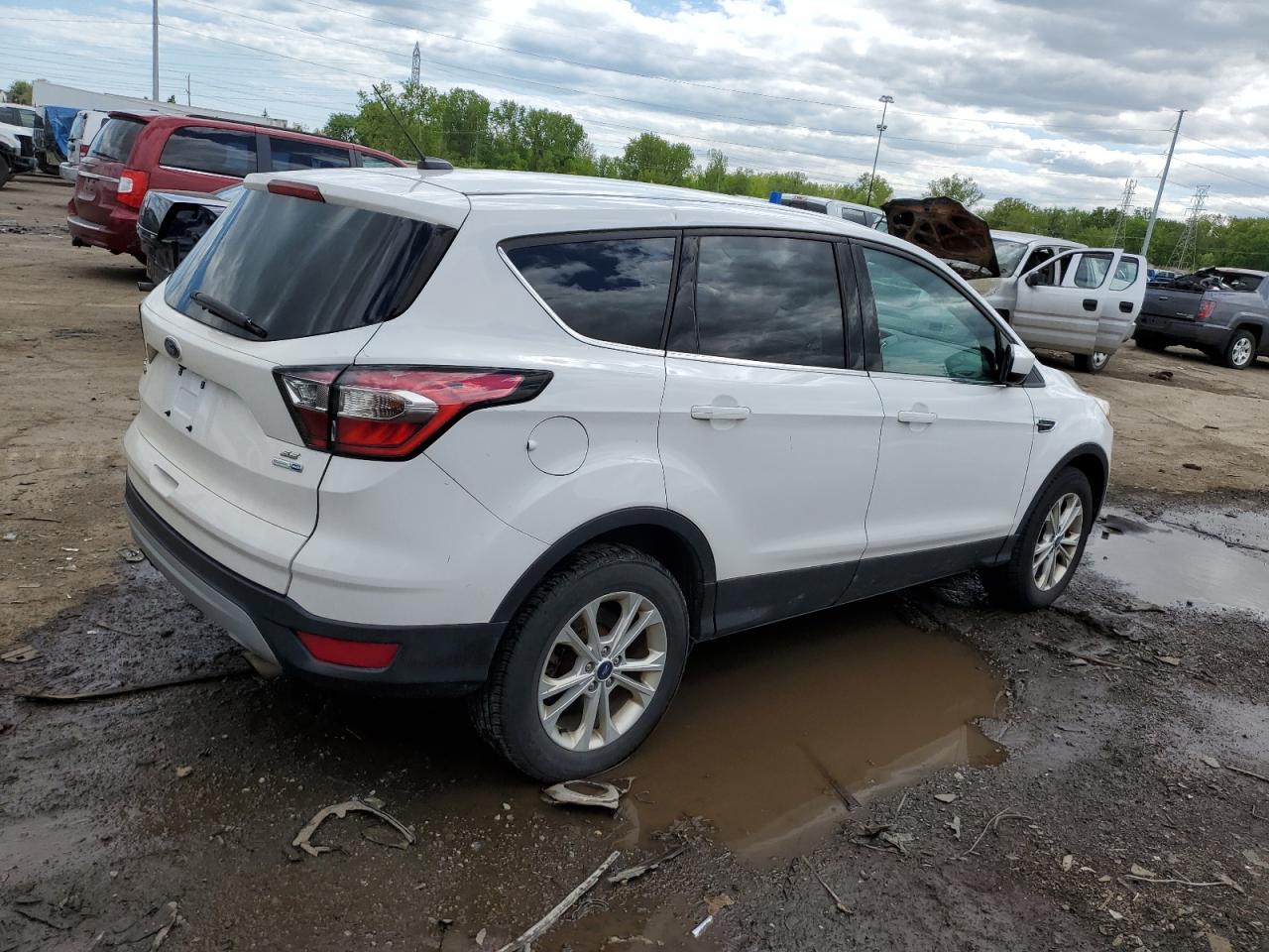 1FMCU9GD9HUD85573 2017 Ford Escape Se