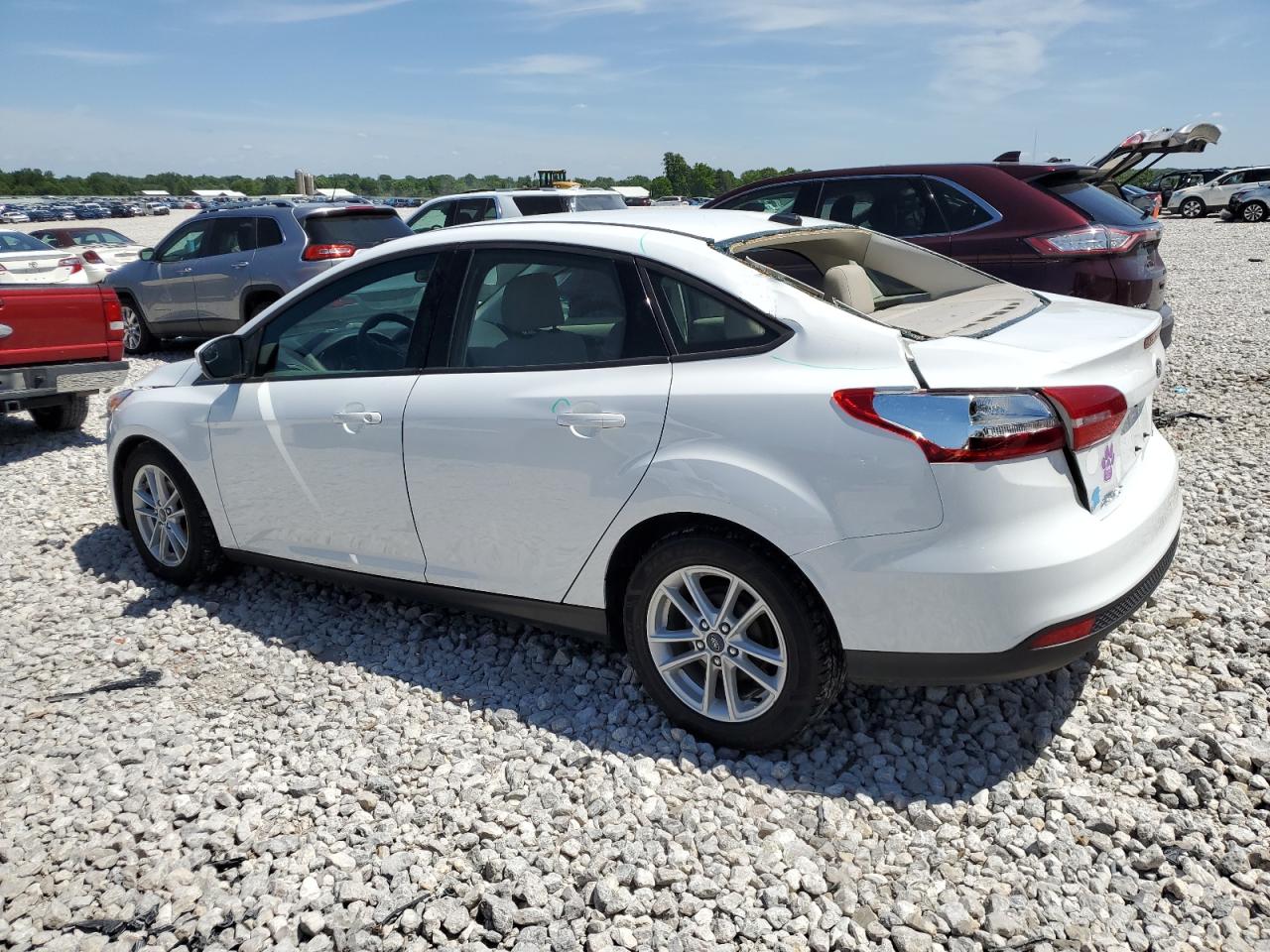 1FADP3F2XJL262363 2018 Ford Focus Se