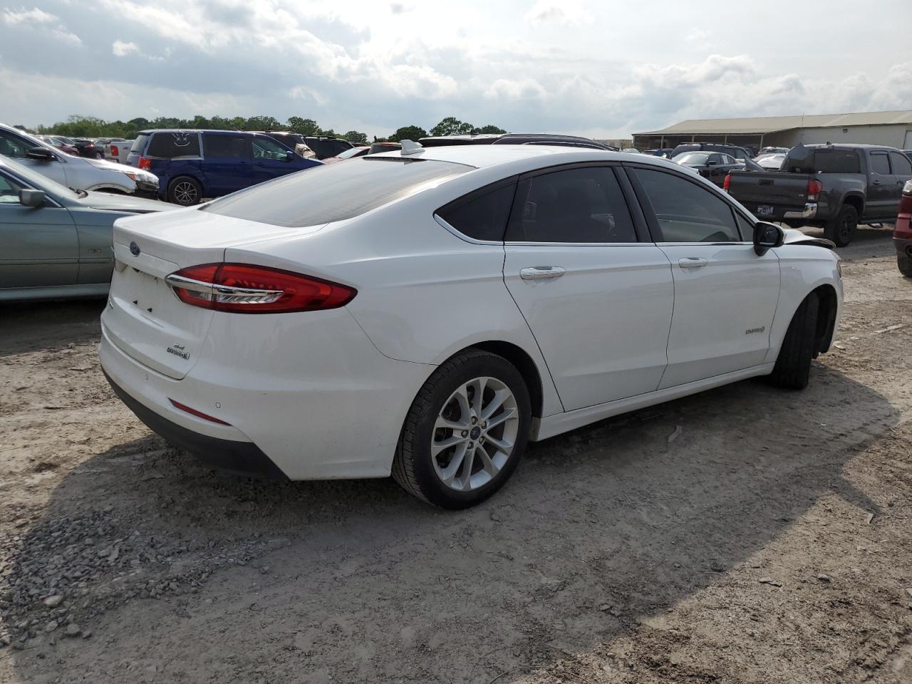 3FA6P0LU6KR254681 2019 Ford Fusion Se