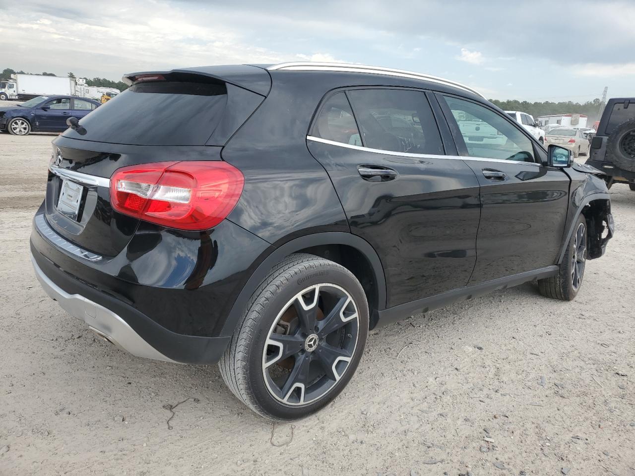 2020 Mercedes-Benz Gla 250 vin: WDCTG4EB1LU024843