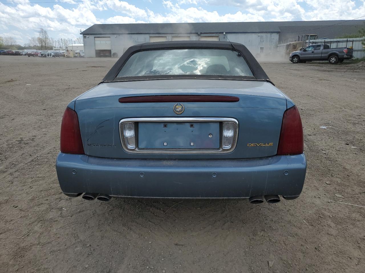 1G6KD57Y5YU299370 2000 Cadillac Deville