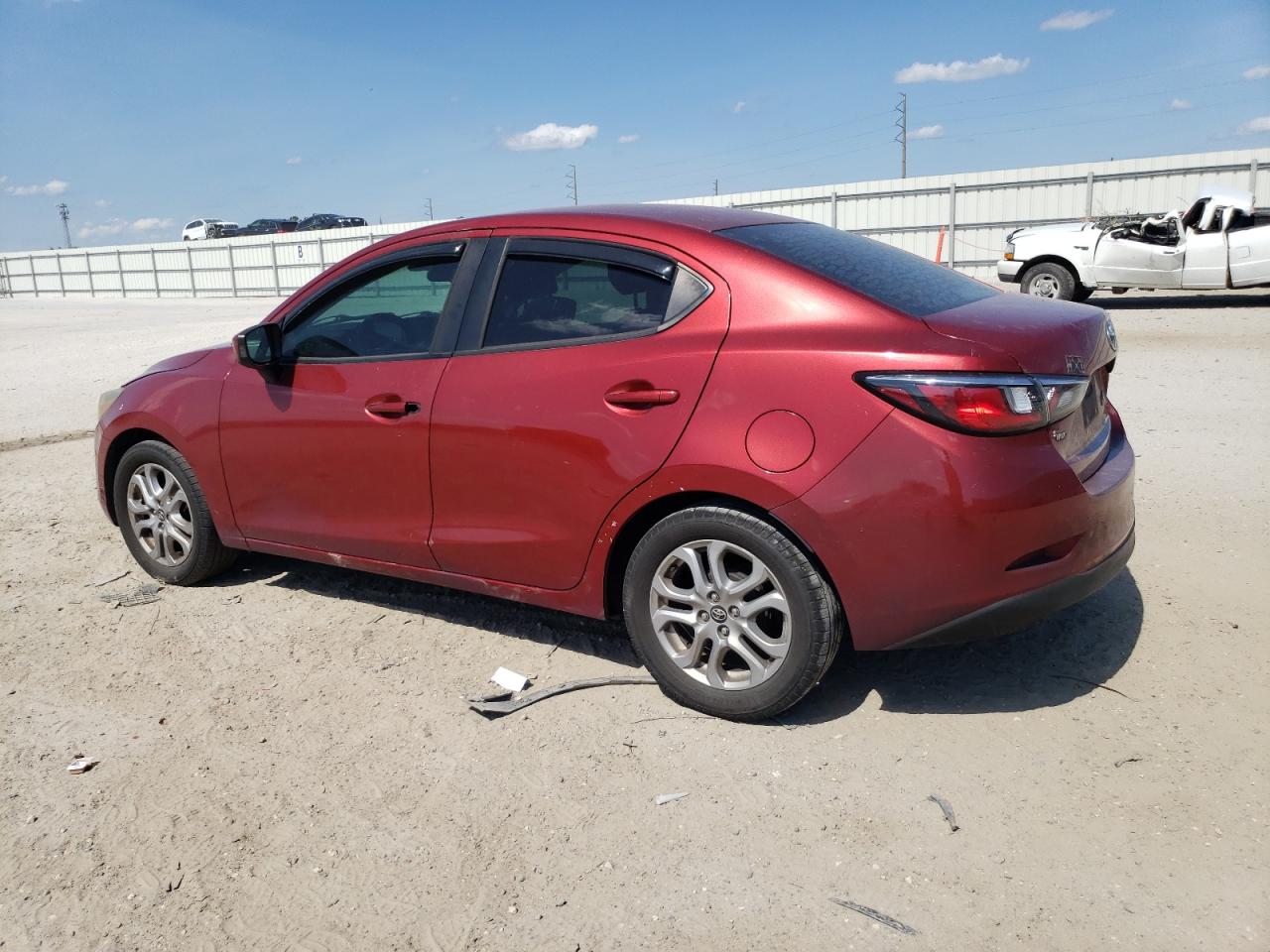 3MYDLBYV7JY333373 2018 Toyota Yaris Ia