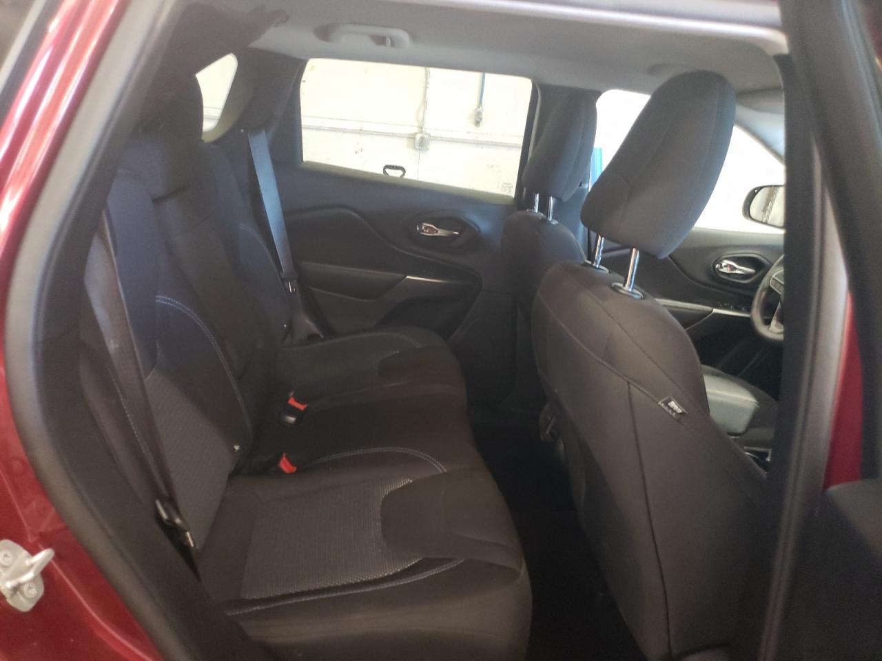 1C4PJLCB0KD159770 2019 Jeep Cherokee Latitude