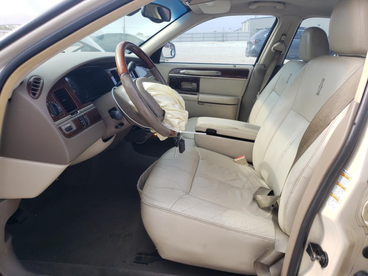 1LNHM85W83Y628232 2003 Lincoln Town Car Cartier L