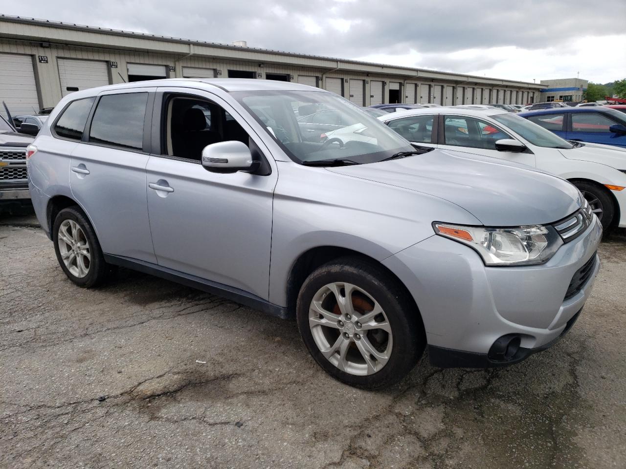 JA4AZ3A34EZ013688 2014 Mitsubishi Outlander Se