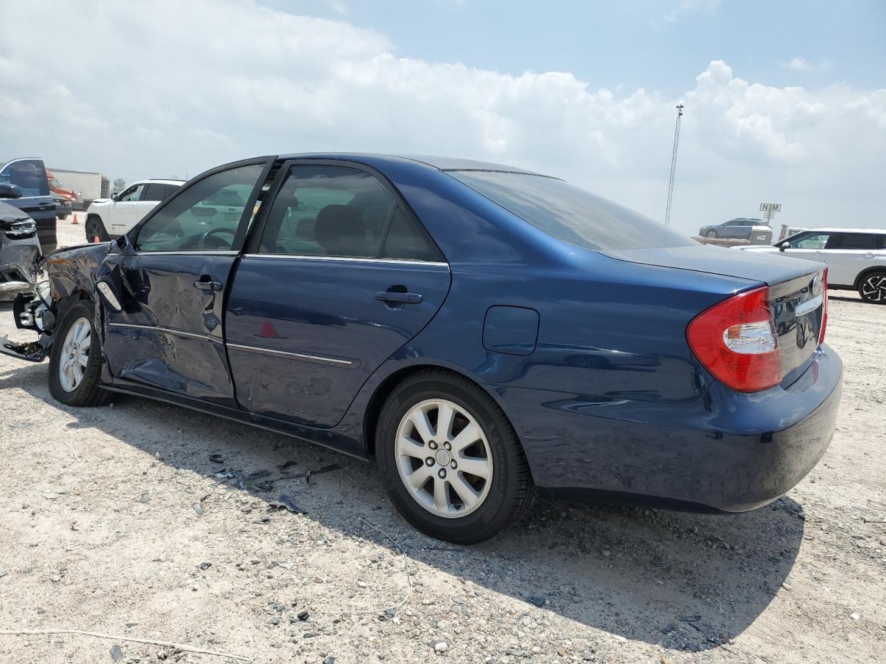 JTDBF32KX40153045 2004 Toyota Camry Le