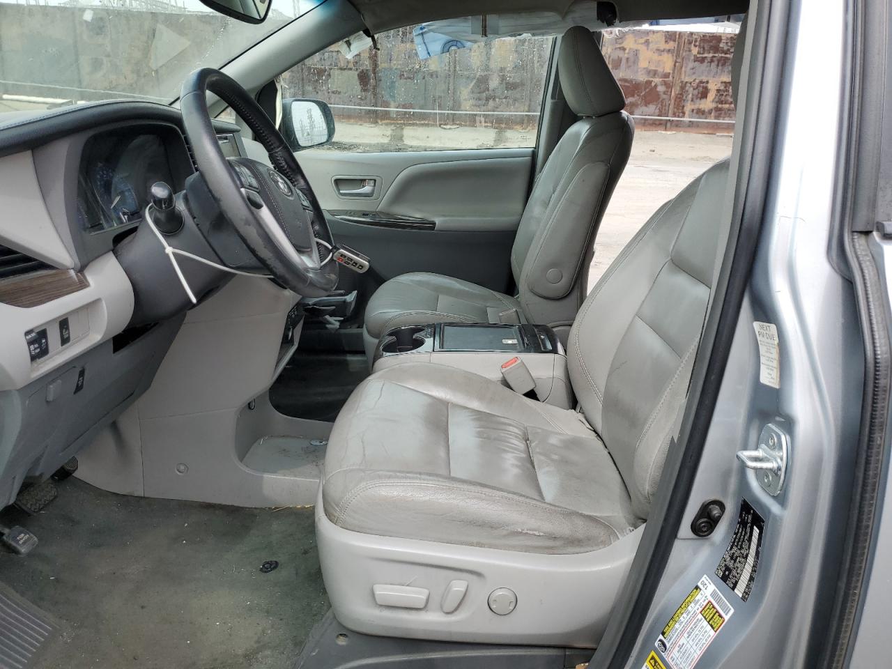 5TDYK3DC1GS694501 2016 Toyota Sienna Xle