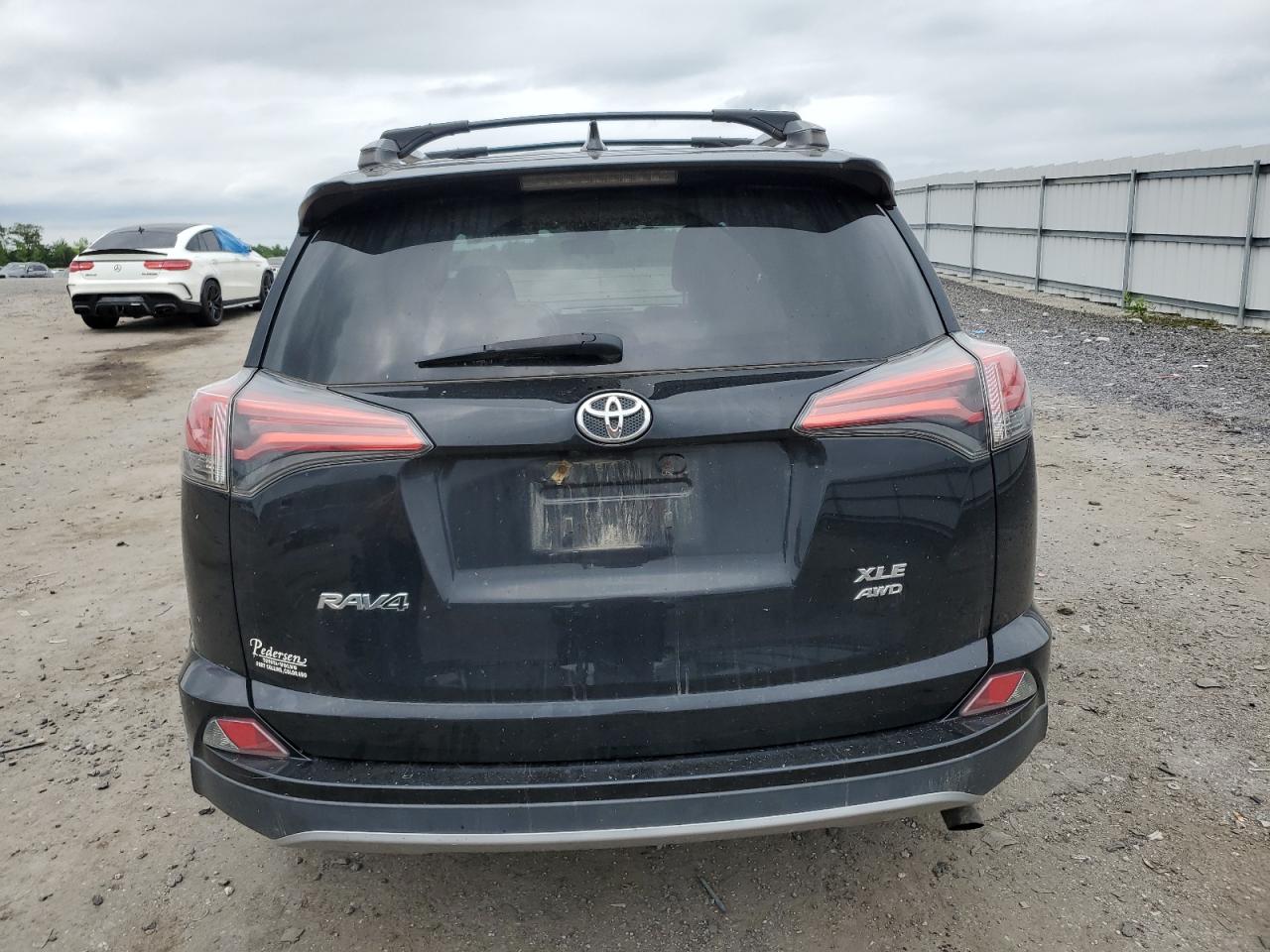 2T3RFREV2HW639406 2017 Toyota Rav4 Xle