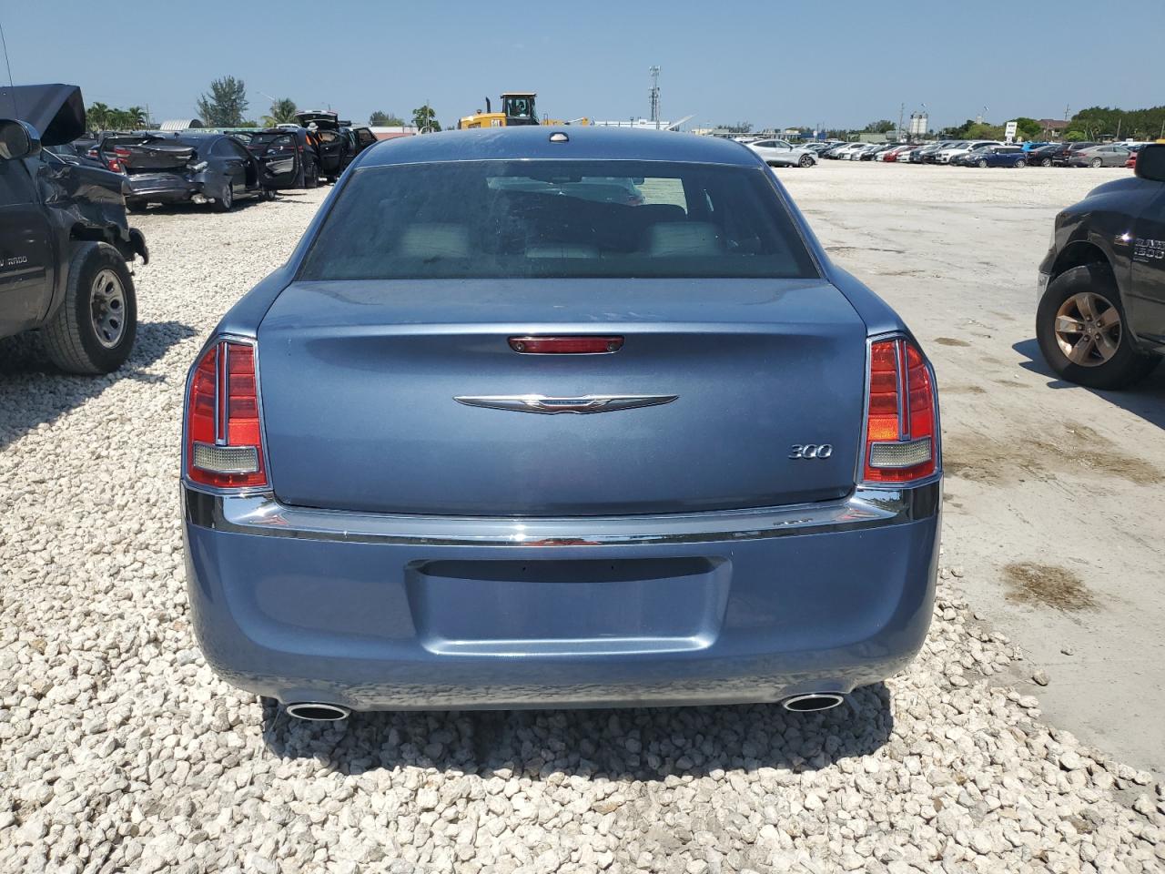 2C3CA5CG8BH585106 2011 Chrysler 300 Limited