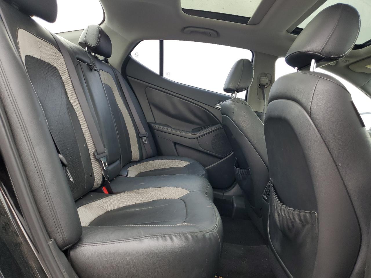 KNAGR4A61B5135943 2011 Kia Optima Sx