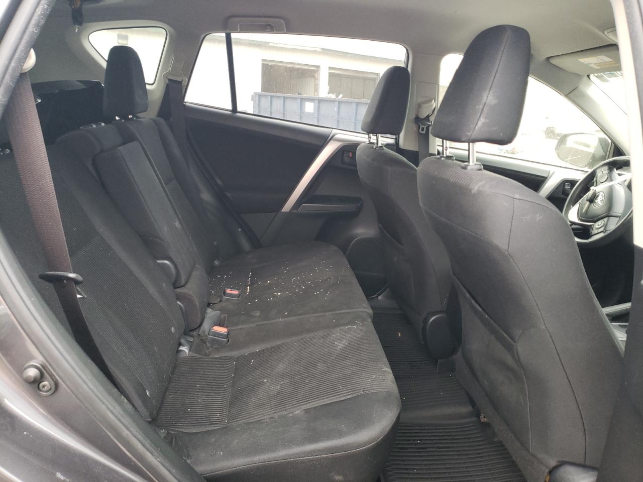 JTMBFREV1HJ132562 2017 Toyota Rav4 Le