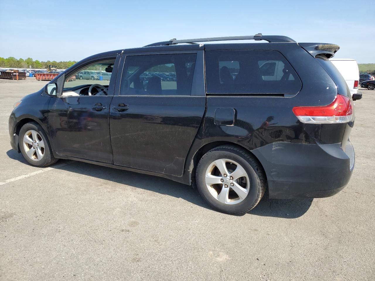 5TDKK3DC6BS079358 2011 Toyota Sienna Le