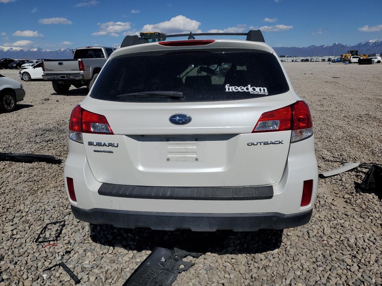 2013 Subaru Outback 2.5I Limited vin: 4S4BRCPC7D3305589