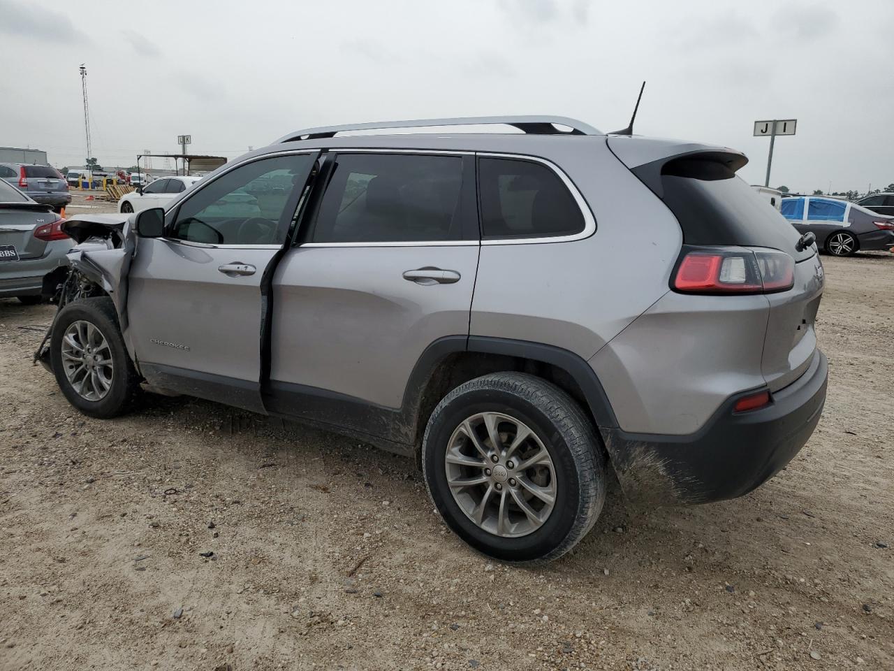 1C4PJLLB0KD395769 2019 Jeep Cherokee Latitude Plus