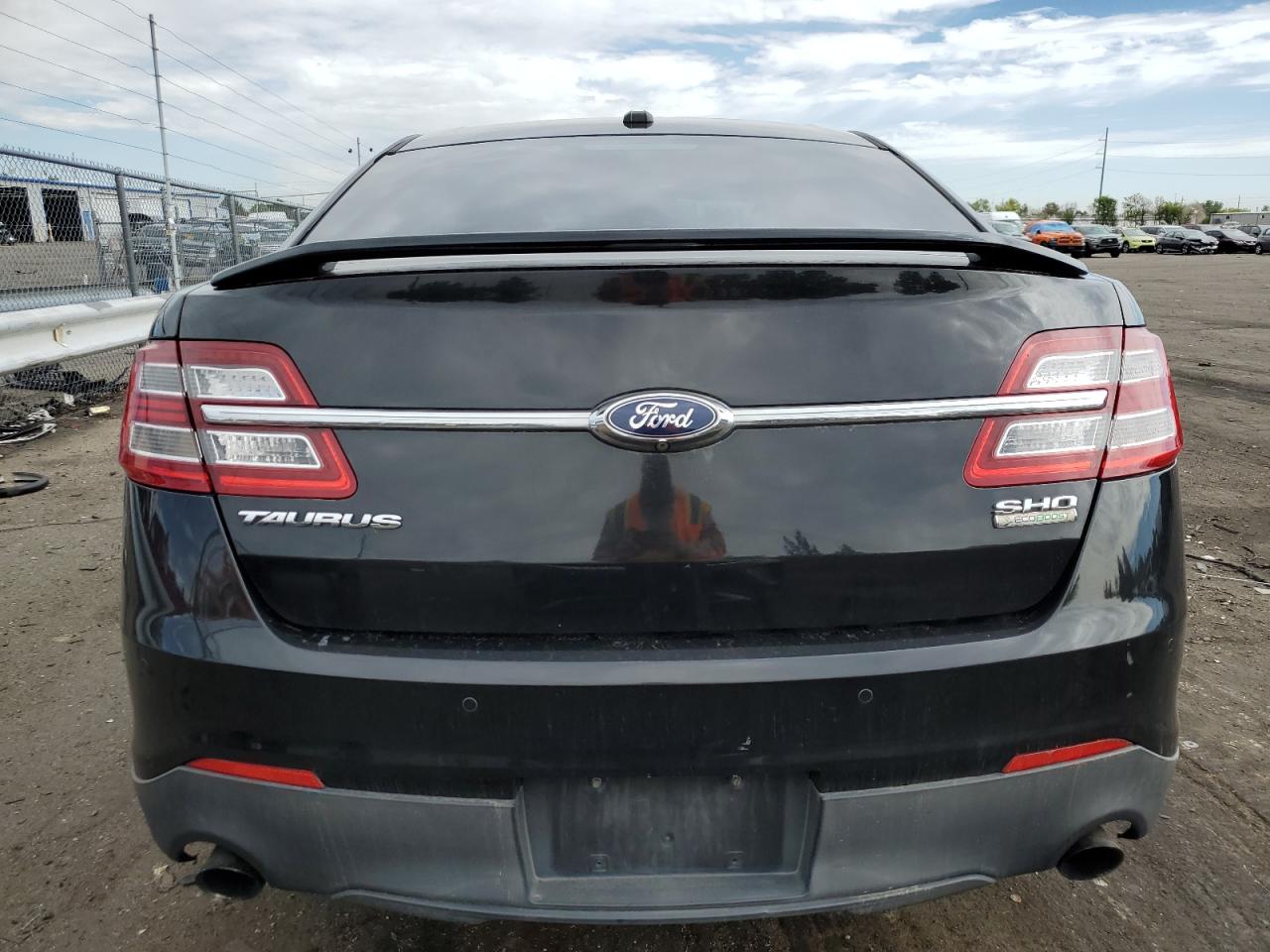 1FAHP2KT2EG109825 2014 Ford Taurus Sho