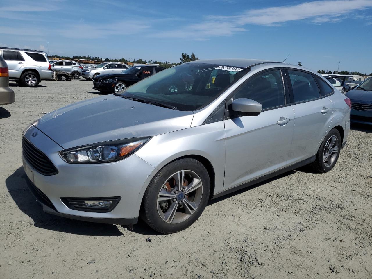 2018 Ford Focus Se vin: 1FADP3FE3JL223902