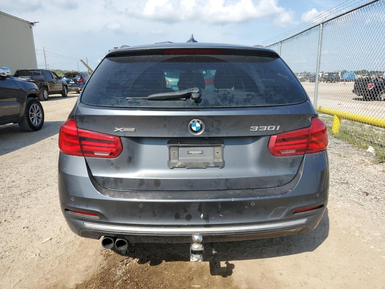 WBA8K3C51HK679392 2017 BMW 330 Xi