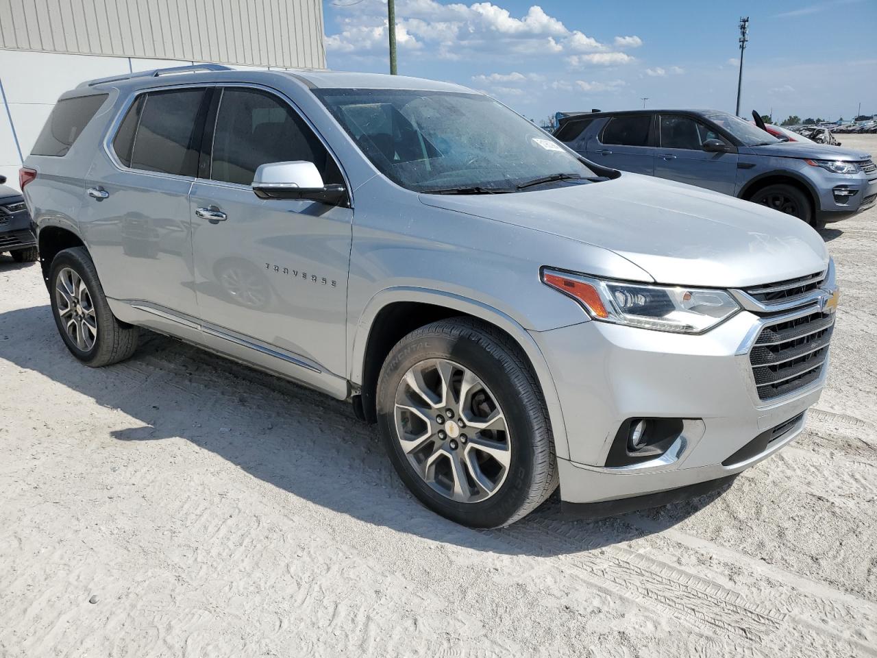 1GNERKKW7KJ252499 2019 Chevrolet Traverse Premier