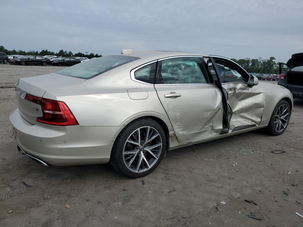 LVY992MK6JP029654 2018 Volvo S90 T6 Momentum