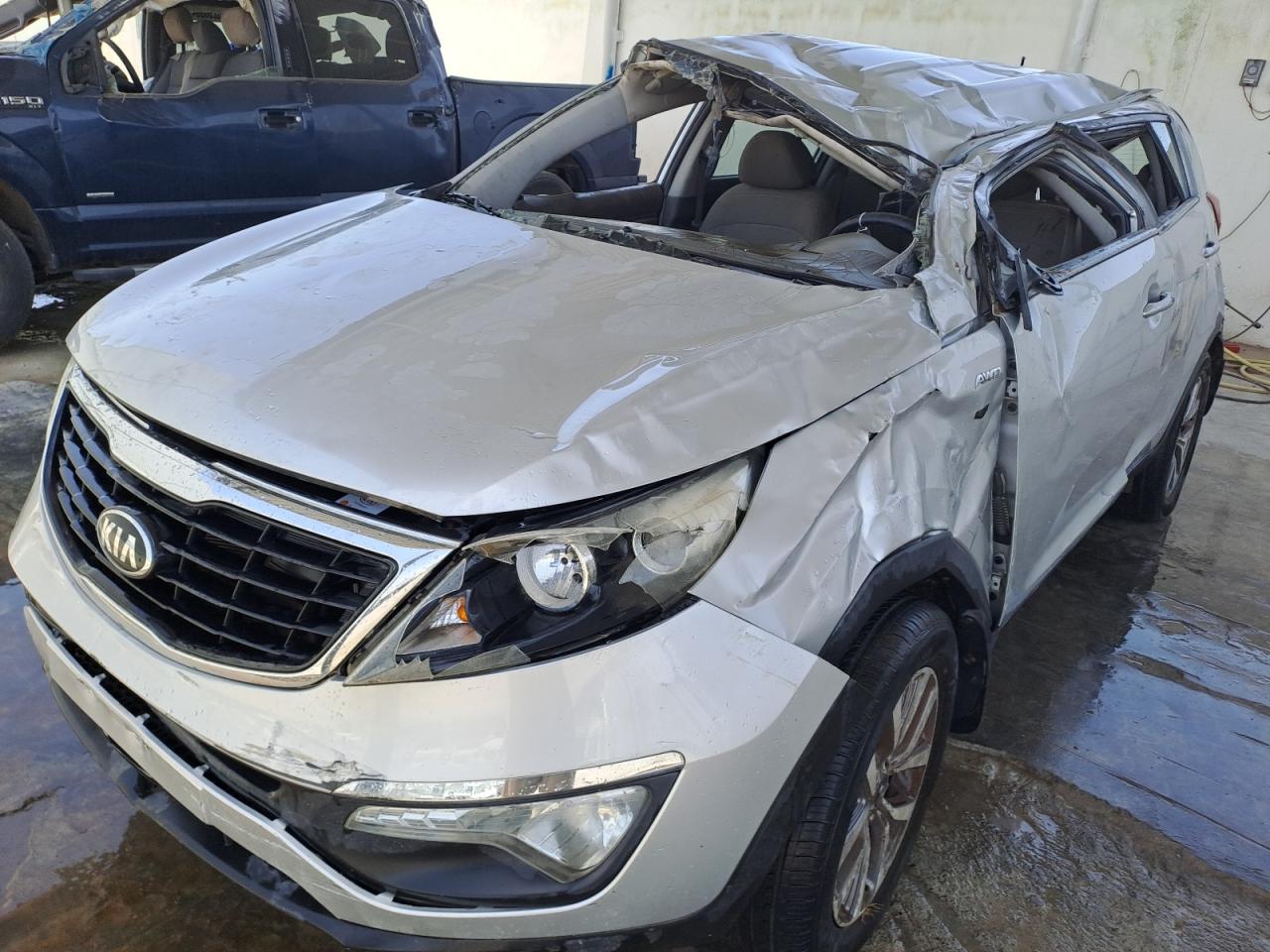 U5YPB81A1GL683207 Auction: COPART UAE Lot: 55237114 Location: HALBAN - THE SULTANATE OF OMAN U5YPB81A1GL683207 KIA SPORTAGE 2016 SILVER Photo 9