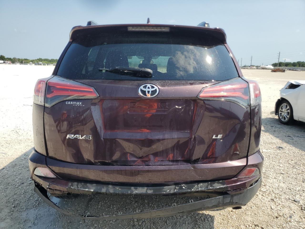 2T3ZFREV4HW382572 2017 Toyota Rav4 Le