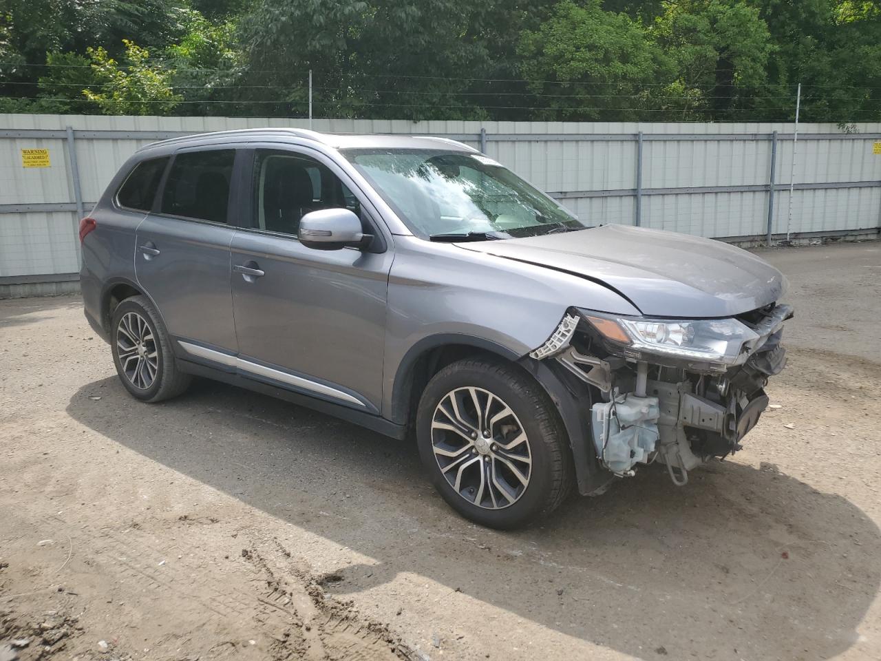 JA4AD3A33HZ052792 2017 Mitsubishi Outlander Se