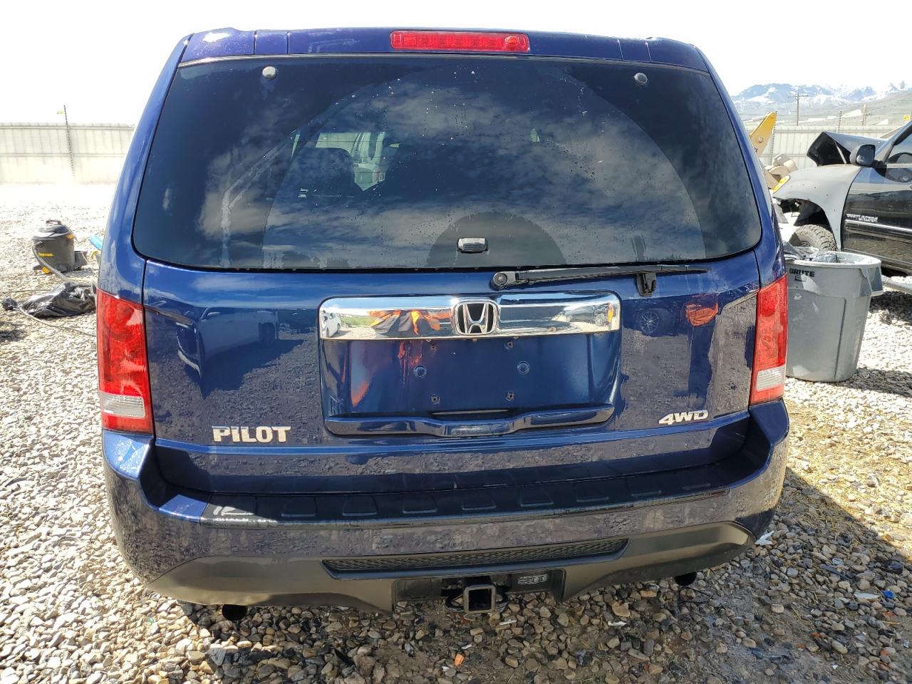 2014 Honda Pilot Lx vin: 5FNYF4H25EB050352