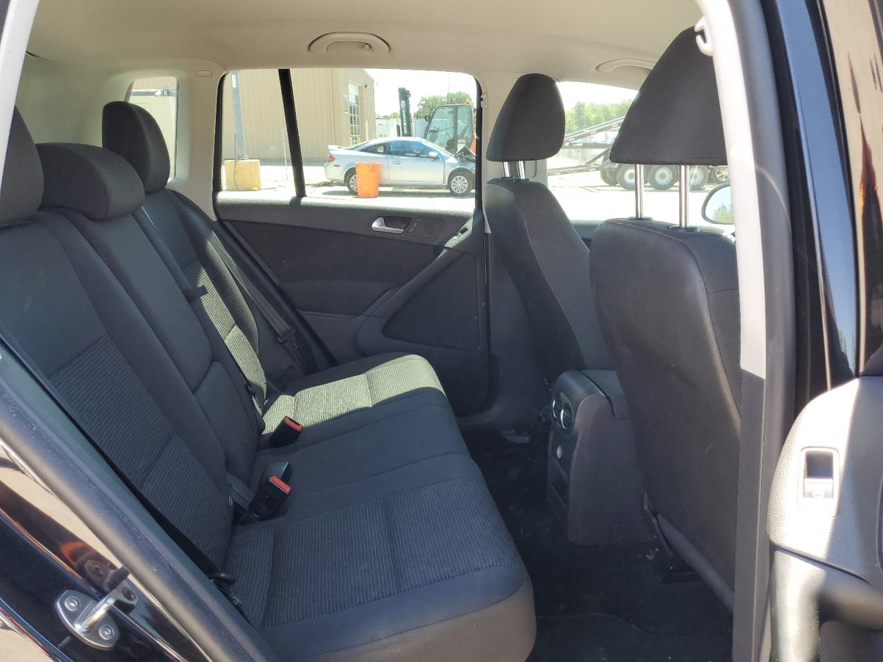 WVGAV7AX4FW582079 2015 Volkswagen Tiguan S
