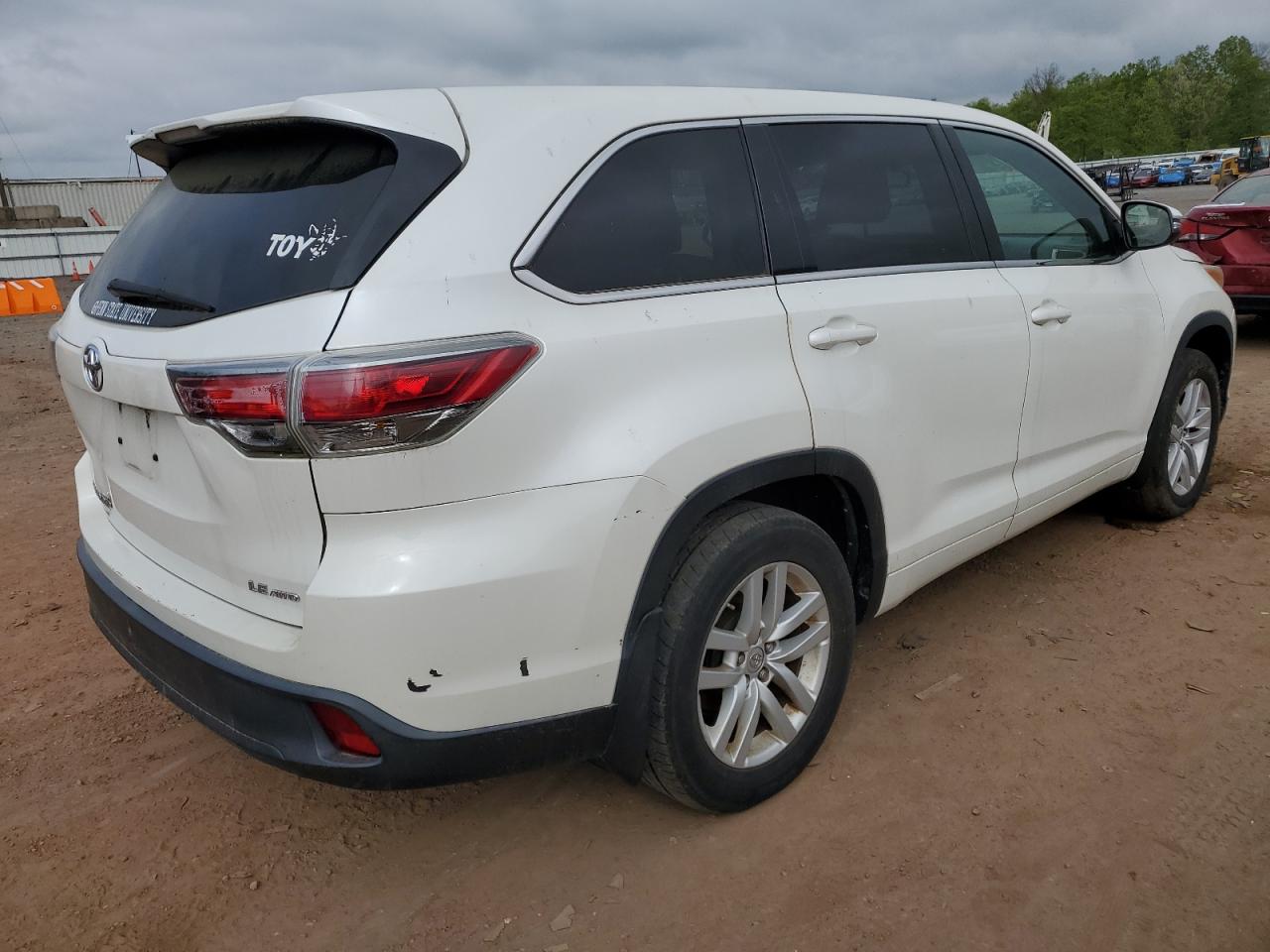 2015 Toyota Highlander Le vin: 5TDBKRFH4FS115436